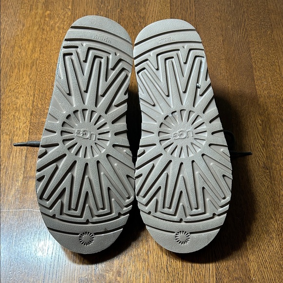 UGG Women’s Neumel Taupe Suede Chukka Boots Size 7 - Picture 6 of 12